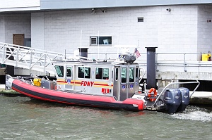 2015-06-nyc-fdny-boat-mjl-04